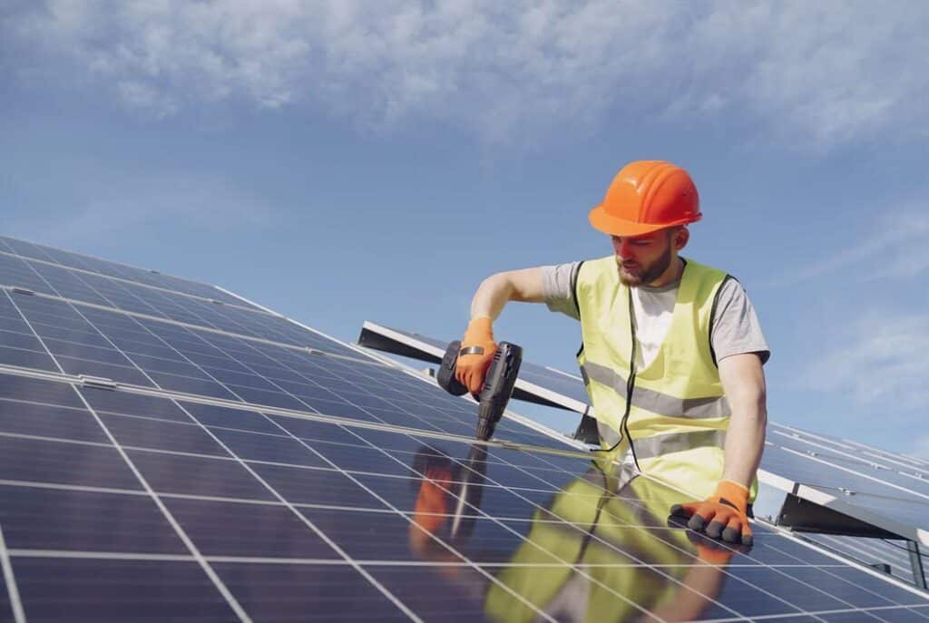 Powering the Future: Unveiling the World of Solar Energy Contractors